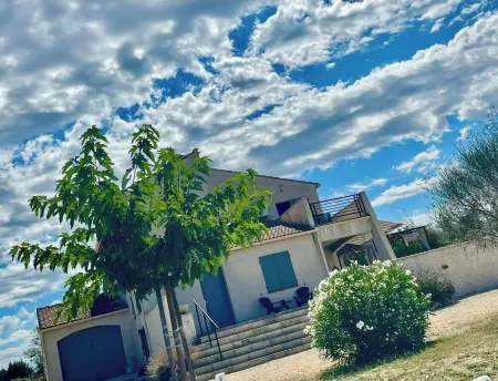 Villa met Droomzicht,zwembad,rustig Gelegen,winkels Directe Buurt,uzès-gard