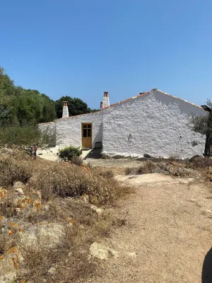 Stazzu Gallurese in the countryside, with a sea view and a stone's throw from the beach. Hôtels à proximité de : Porto Pollo