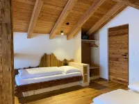 "Tischlerhof Panorama" vacation apartment with balcony and mountain view