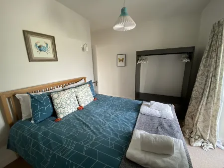 Gorgeous Renovated Edwardian Cottage With Stunning Huge Modern Living/dining