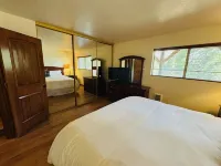 Beautiful 2 Bedroom +Loft, 2 Bath - Walk to Village