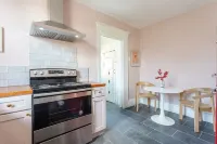 Savannah Stay with Style 3BR, Walk to Everything!