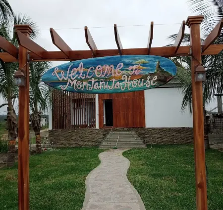 Montañita beach, Beachfront Villa with pool with a side bbq