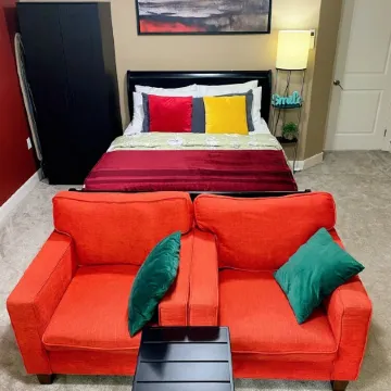 Cozy, Private Suite in Bedford — Bed, Laundry,kitchenette and Self Check in