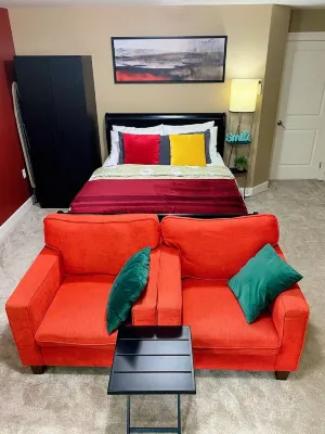 Cozy, Private Suite in Bedford — Bed, Laundry,kitchenette and Self Check in Hotels in Rockingham