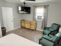 Cozy ocean block condo