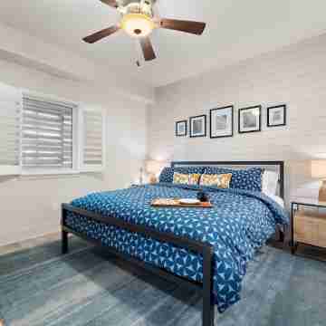 NEW! 3 min to Hangout-Private Beach Access-Pool Balcony- Rooms