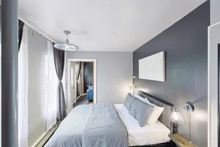 Lux APT   Your home away from home.