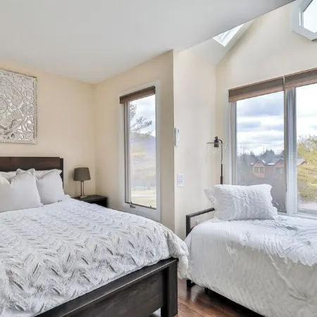 All-Season Condo - Ski Windham l Hunter l Pool l Hike l Fish