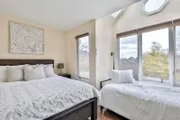 All-Season Condo - Ski Windham l Hunter l Pool l Hike l Fish