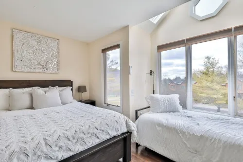 All-Season Condo - Ski Windham l Hunter l Pool l Hike l Fish