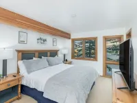 TRUE Ski-In/Ski-Out 2BR/2BA Condo at the Base of Peach Tree Lift マウント・クレスティド・ビュートのホテル