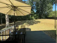 Cozy Hilltop 3-bedroom house in charming Dallas GA. Hotels in Paulding County