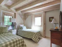 4-bedroom Queechy Lake House with Private Dock and Fire Pit Hotels in Canaan