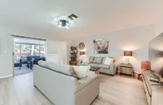 720 ft to beach, 2 BR 2 BA, Pool, Beach Gear, Deck, BBQ, W/D, sleeps 6.