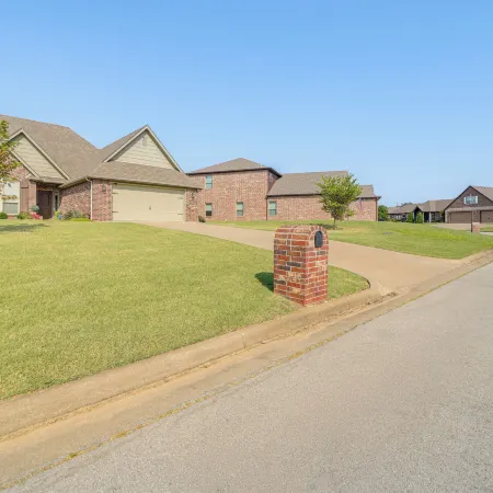 Tulsa Area Retreat with Trail Access and Private Patio