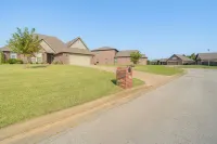 Tulsa Area Retreat with Trail Access and Private Patio - 3-Star