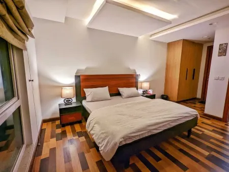 Luxury one bedroom Suite Отели рядом с достопримечательностью «Лахор Юниверсити оф Менеджмент Сайенсиз»