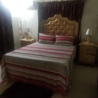 Home away from  Home,hot and cold water,Ac unit, furnished house,1min beach area Hôtels à : Corral Spring