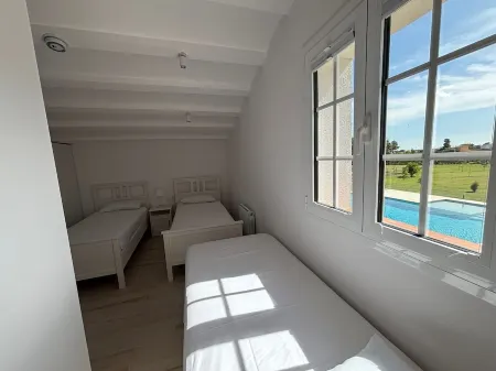 Bio Resort Mediterraneo, modern house with vineyards, swimming pool and nature