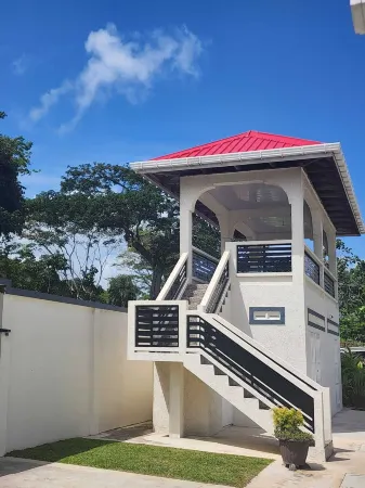 Ideal Executive Suites Отели в г. Lusignan