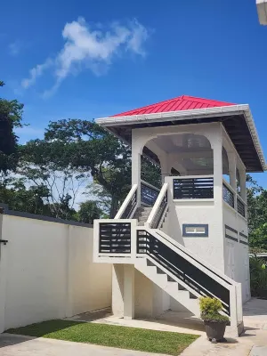 Ideal Executive Suites Hotels in Lusignan