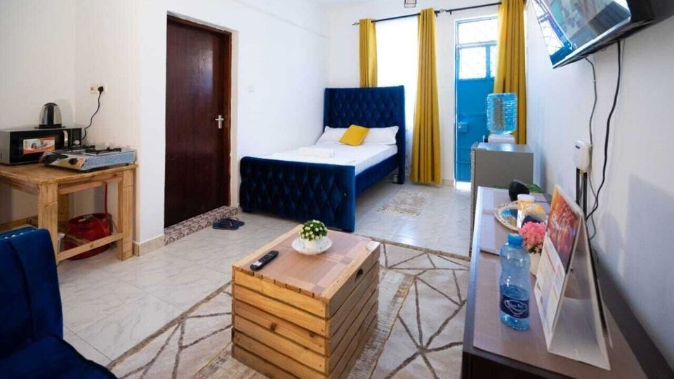 Peaceful cool studio apartment next to rooftop