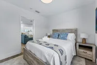 Luxury 3 Bedroom Private Home Walk to Beach Hotels in Juno Beach