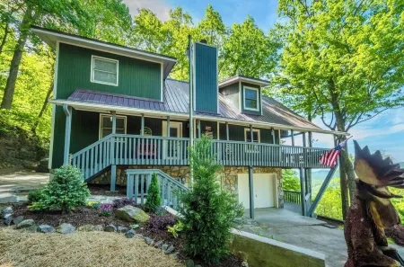 Escape to a Charming 3-bedroom cabin wonderland, with amazing long range views.