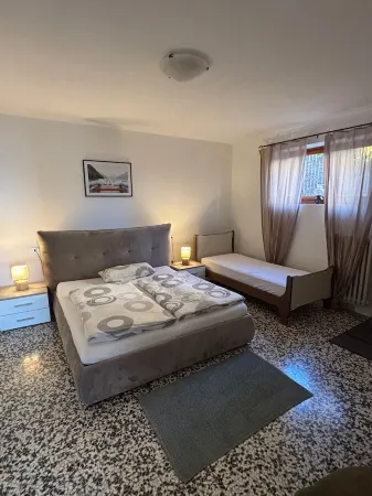 Romantic villa with a fantastic view of Lake Garda Отели рядом с достопримечательностью «Campeggio Maderno Di Avanzi Roberto»