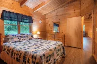 Insignificant Cabin: Spacious 5BR, 3.5BA Retreat with Hot Tub