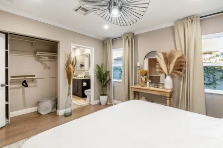 The Rayen Private Acre Oasis in The Valley! Отели рядом с достопримечательностью «Ботаник Гарден»