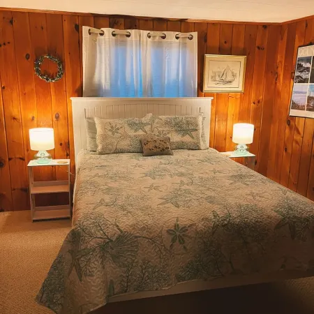 Charming 2-Bedroom Cabin with Wi-fi, A/C and Laundry in Beautiful Ogunquit, ME