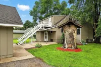 Cozy Maple Lake Hideaway