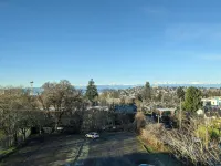 Space Needle and Mountain View. Top-Floor Condo