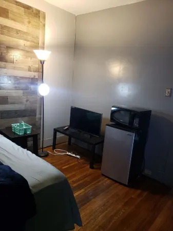 #3 Urban Cul deSac 1 Priv Double Size Bed / shared bath near UAB/ Sloss /Airport Отели рядом с достопримечательностью «ГАТС»