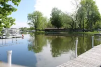 Charming 3-bedroom house: Winona Lake Front Hotels in Warsaw