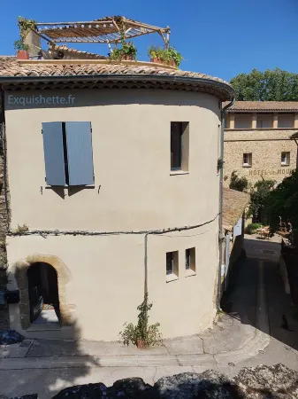 L'exquishette Un nid sur les Toîts de Lourmarin Отели в г. Лурмарен