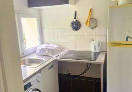 Studio with kitchen 15min by train from Paris. Отели в г. Сарсель