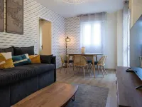 Comfortable apartment in Aurillac - Wifi, parking and peace and quiet โรงแรมในโอรียัก