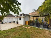 Buckle & Boots BNB - 20 minutes to downtown + pool