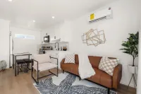 Cozy & Dreamy Getaway home ! Hotels in Montebello