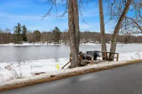 Charming 3-bedroom farmhouse water-front near Saratoga Springs Hotel a Saratoga