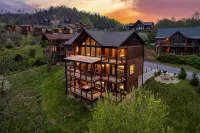 Game Room, Movie Theater, Deck w Hot Tub Views! Smoky Horizon by AvantStay