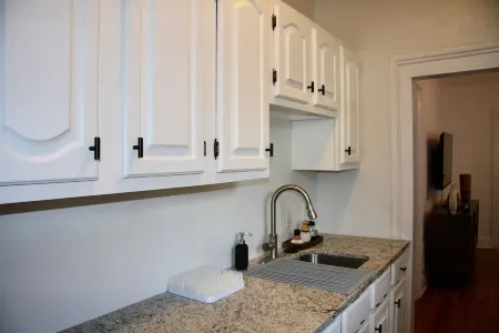 Wooster Gem - Walk to Pizza & Yale! - FREE Parking and Laundry