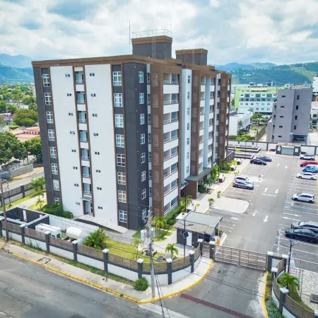 Urban Charm: Modern One Bedroom