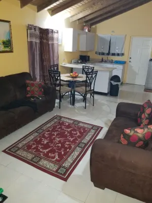 Spacious luxury getaway Hotels in Old Harbour