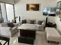 Charming 3-bedroom Private Pool Villa with AC and WiFi in enjoyable Mérida
