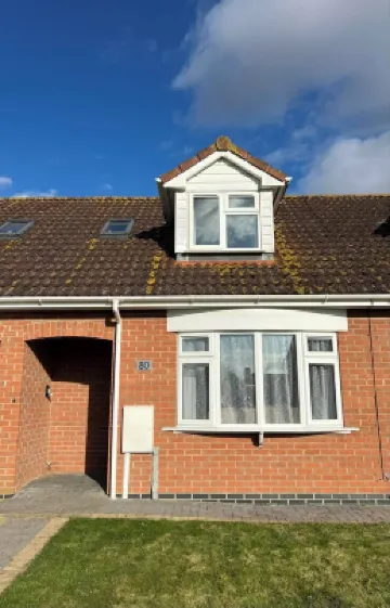 Annie's Hideaway - Coastal Holiday let. Hosts up to 4 guests. 2 bedrooms.