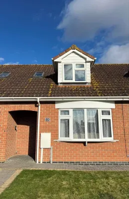 Annie's Hideaway - Coastal Holiday let. Hosts up to 4 guests. 2 bedrooms.